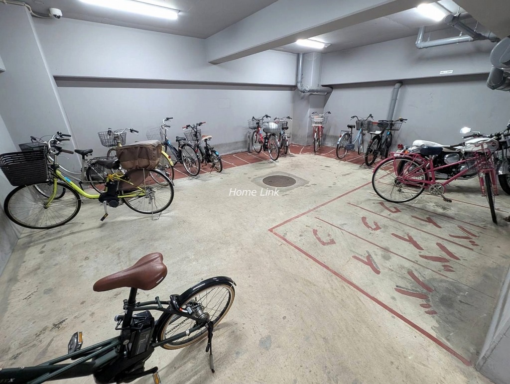 シャロン志村坂上セカンドステージ　バイク置き場